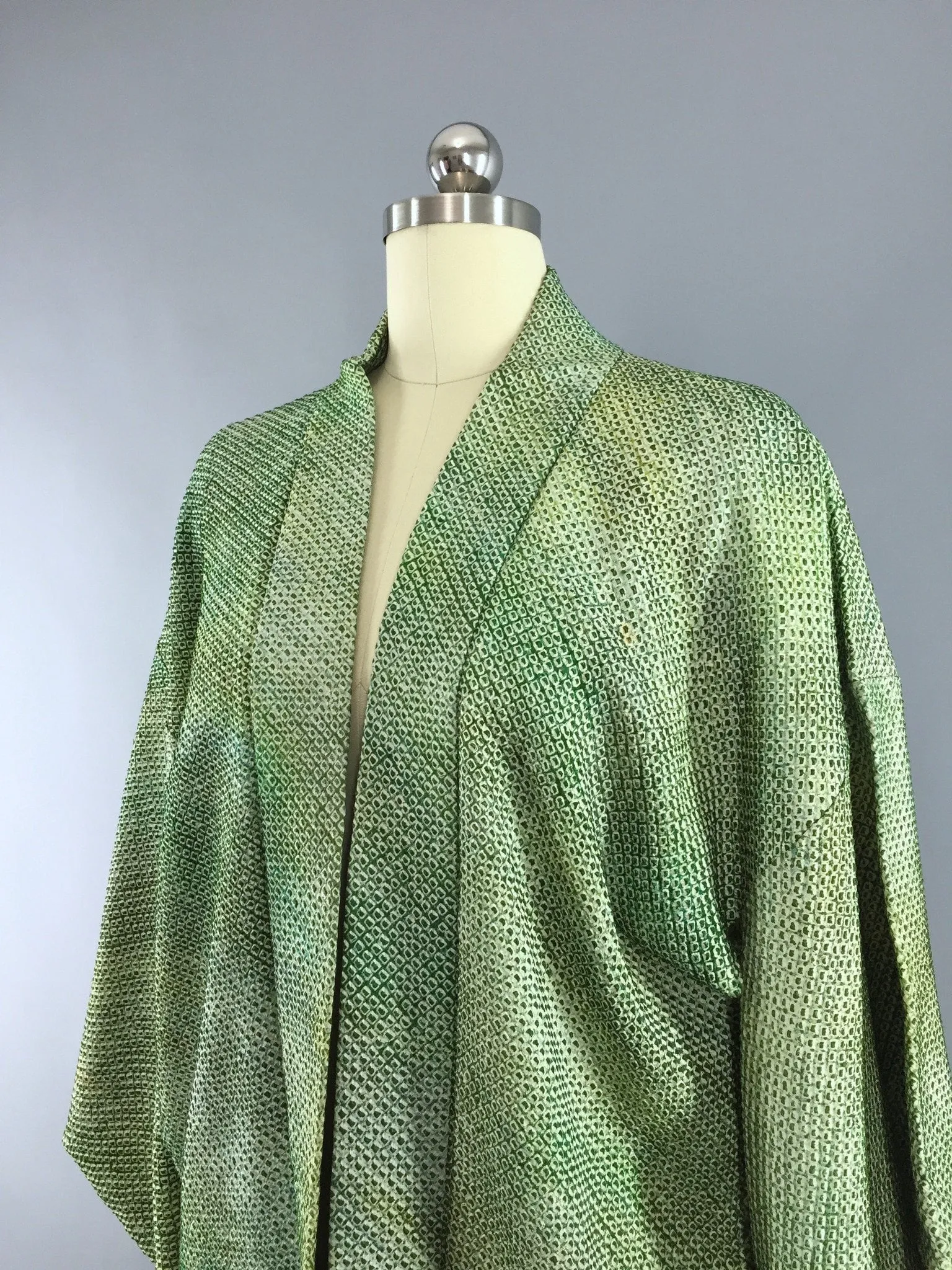 1960s Vintage Silk Haori Kimono Cardigan Jacket with Green Ombre Shibori Stars