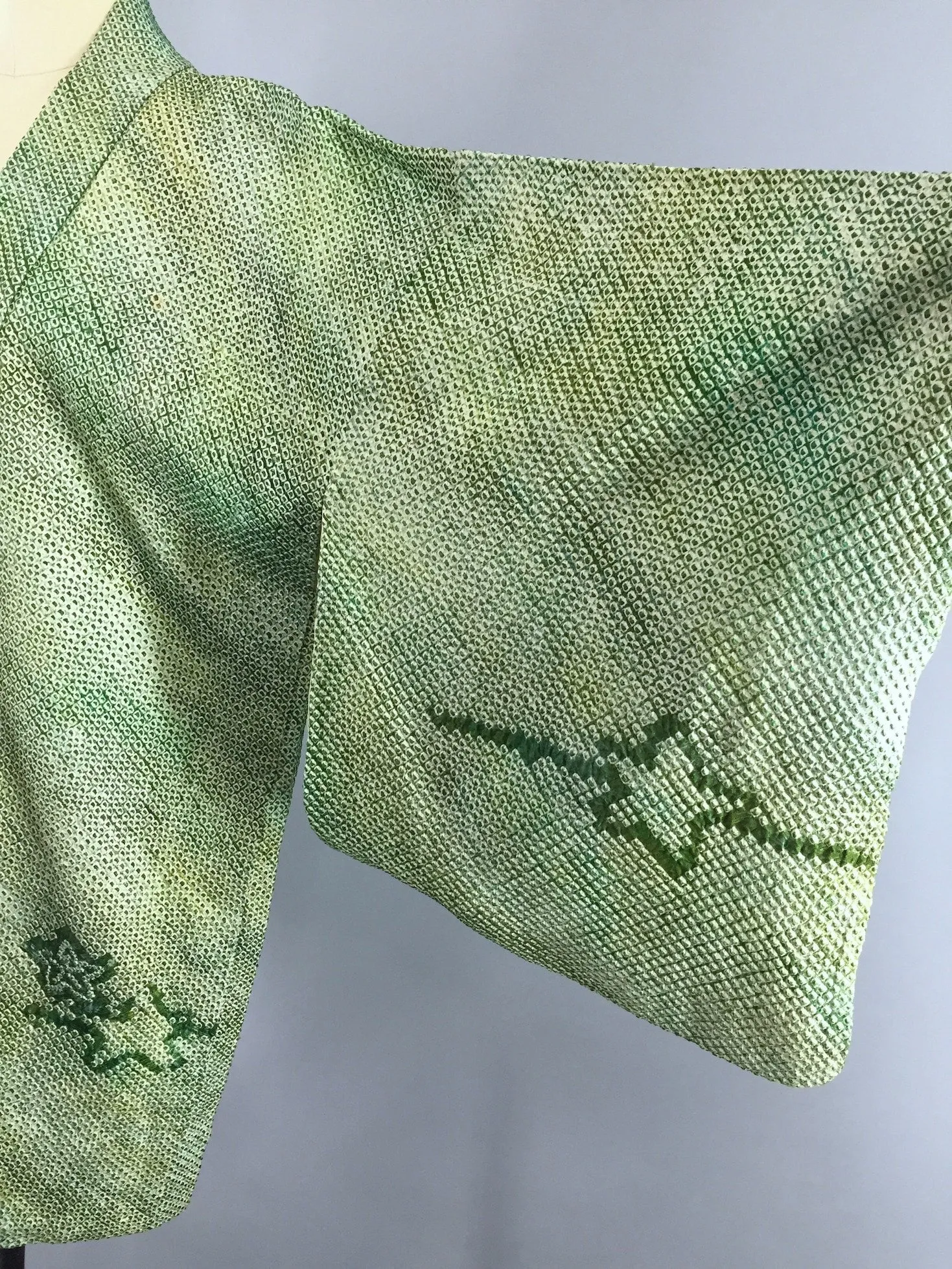 1960s Vintage Silk Haori Kimono Cardigan Jacket with Green Ombre Shibori Stars