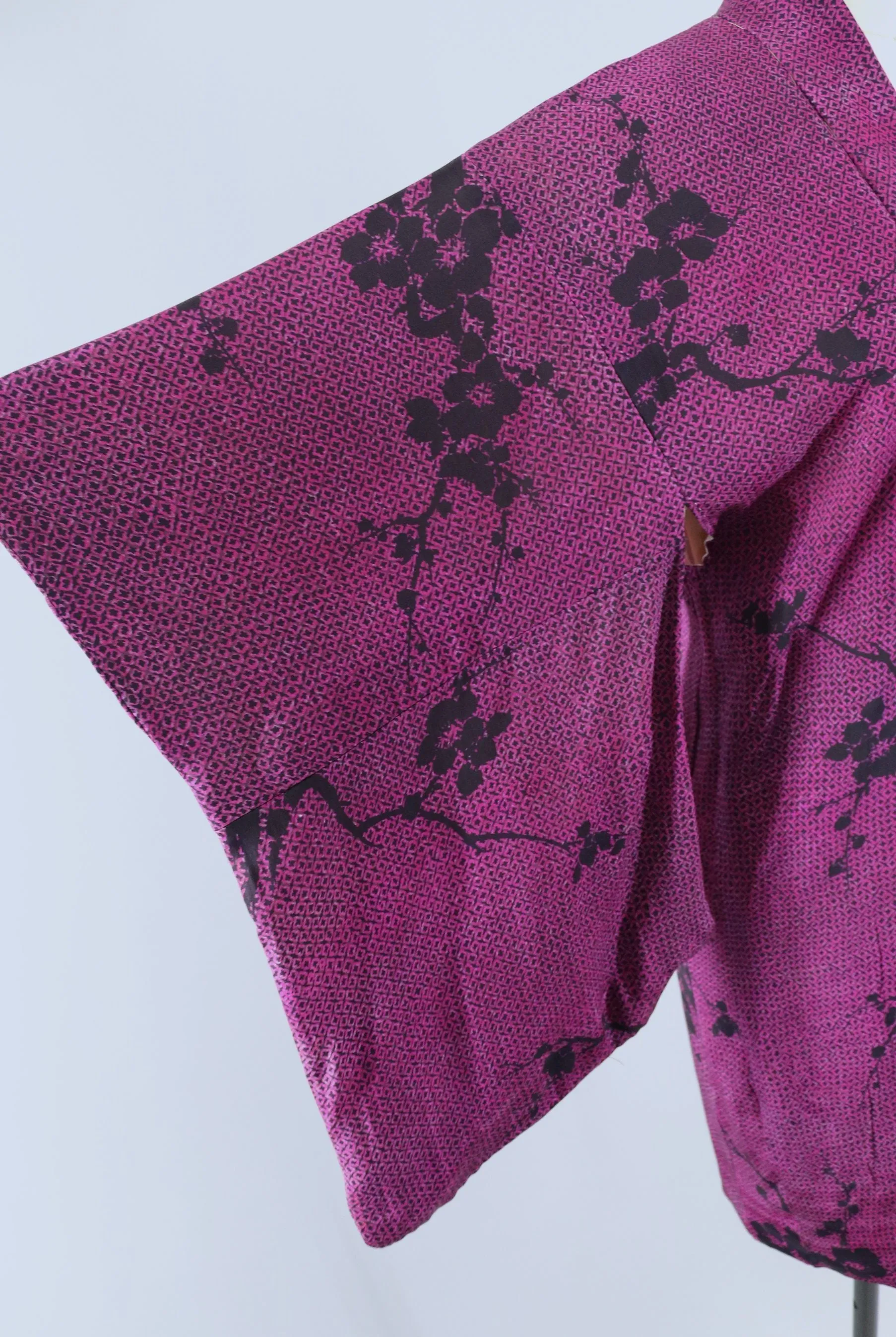 Vintage 1930s Silk Haori Kimono Jacket Cardigan / Purple & Black Shibori Cherry Blossom Print