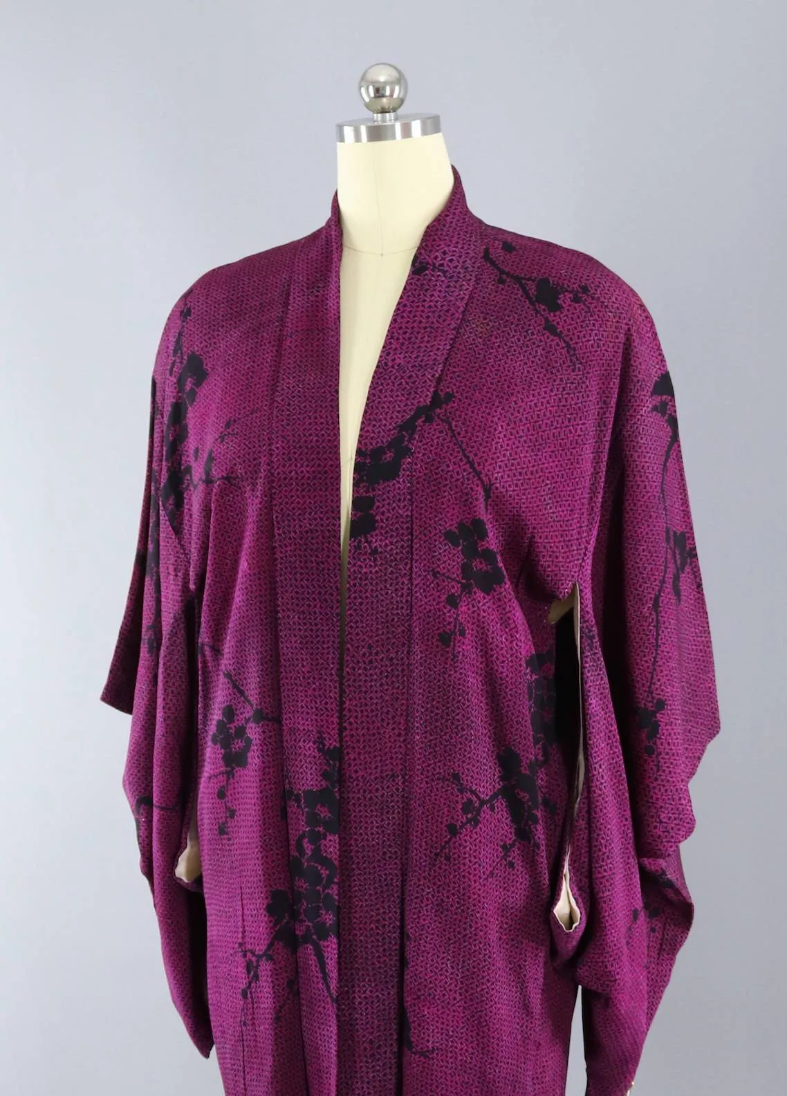 Vintage 1930s Silk Haori Kimono Jacket Cardigan / Purple & Black Shibori Cherry Blossom Print